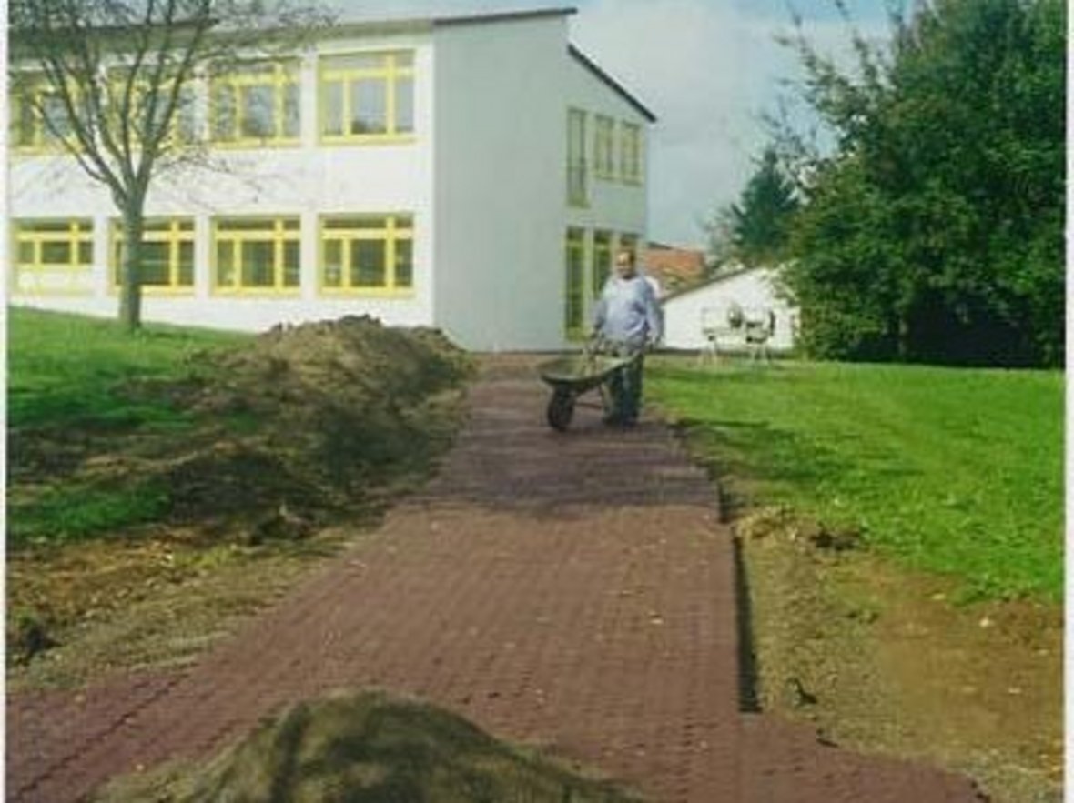 „Verbindung zur Schule verbessern“ und einen Fuß- und Radweg zum Lerchenweg
